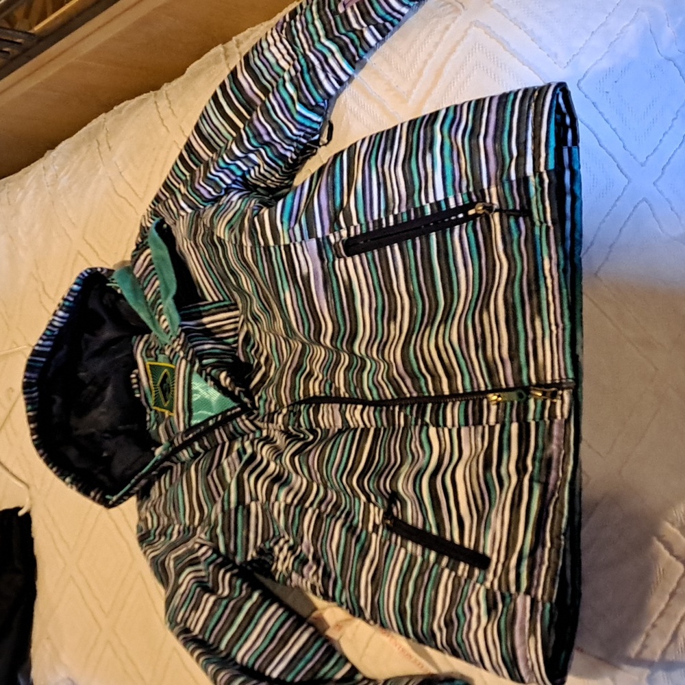 Milennium 3 Womans coat size L gently used no holes or tears great condition